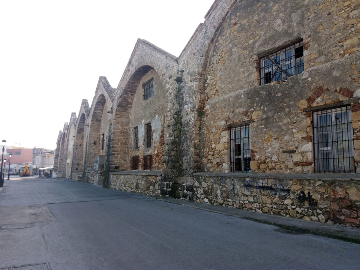 Άποψη του συγκροτήματος των Ενετικών Νεωρίων στο παλιό λιμάνι των Χανίων (φωτ.: ΑΠΕ-ΜΠΕ).