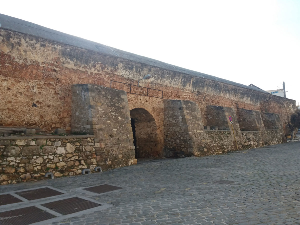 Άποψη του συγκροτήματος των Ενετικών Νεωρίων στο παλιό λιμάνι των Χανίων (φωτ.: ΑΠΕ-ΜΠΕ).