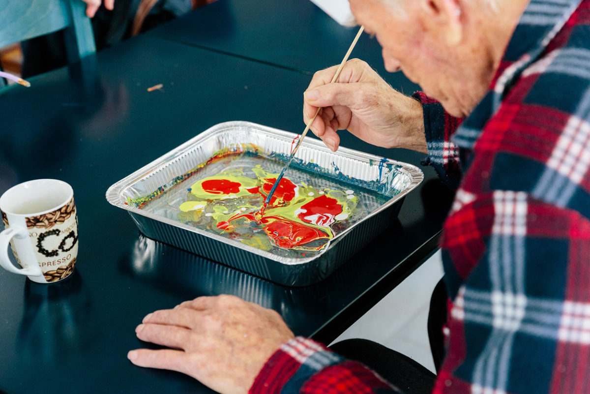 Το πρωτοποριακό κοινωνικό πρόγραμμα «Σοφή Παρέα στο Μουσείο» του Μουσείου Κυκλαδικής Τέχνης ξεκίνησε το 2016 με μια σειρά δράσεων για άτομα άνω των 65 (φωτ.: Μουσείο Κυκλαδικής Τέχνης / Πάρις Ταβιτιάν).
