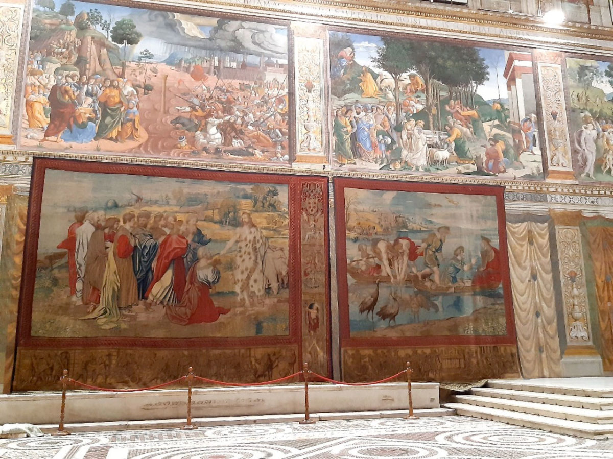 Για πρώτη φορά έπειτα από πολλούς αιώνες, οι 12 επιτοίχιοι τάπητες που είχε σχεδιάσει αποκλειστικά για την Καπέλα Σιστίνα ο Ραφαήλ θα αναρτηθούν στους χαμηλότερους τοίχους της (φωτ.: Musei Vaticani).