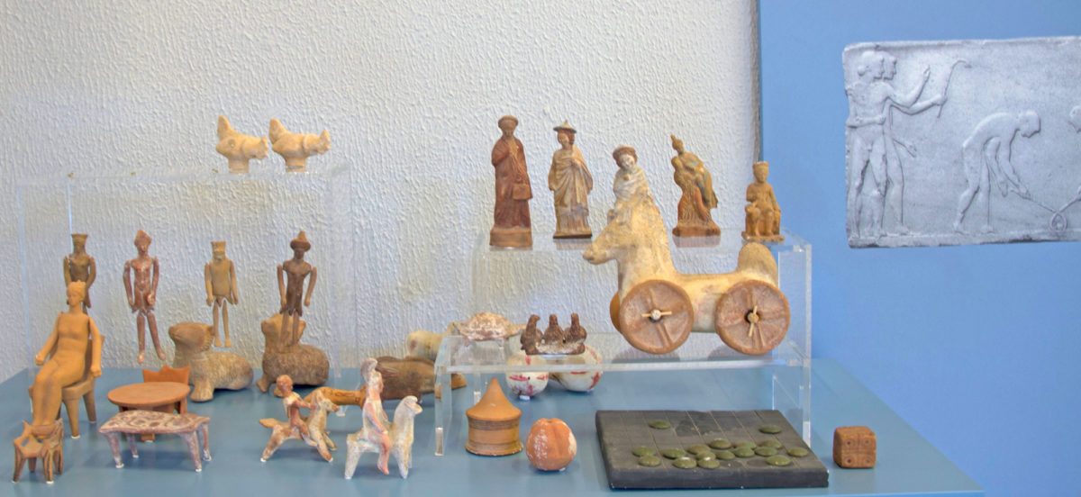 Πιστά αντίγραφα (εκμαγεία) από το Εργαστήρι Κεραμικής του Εθνικού Αρχαιολογικού Μουσείου, Αθήνα 1985.