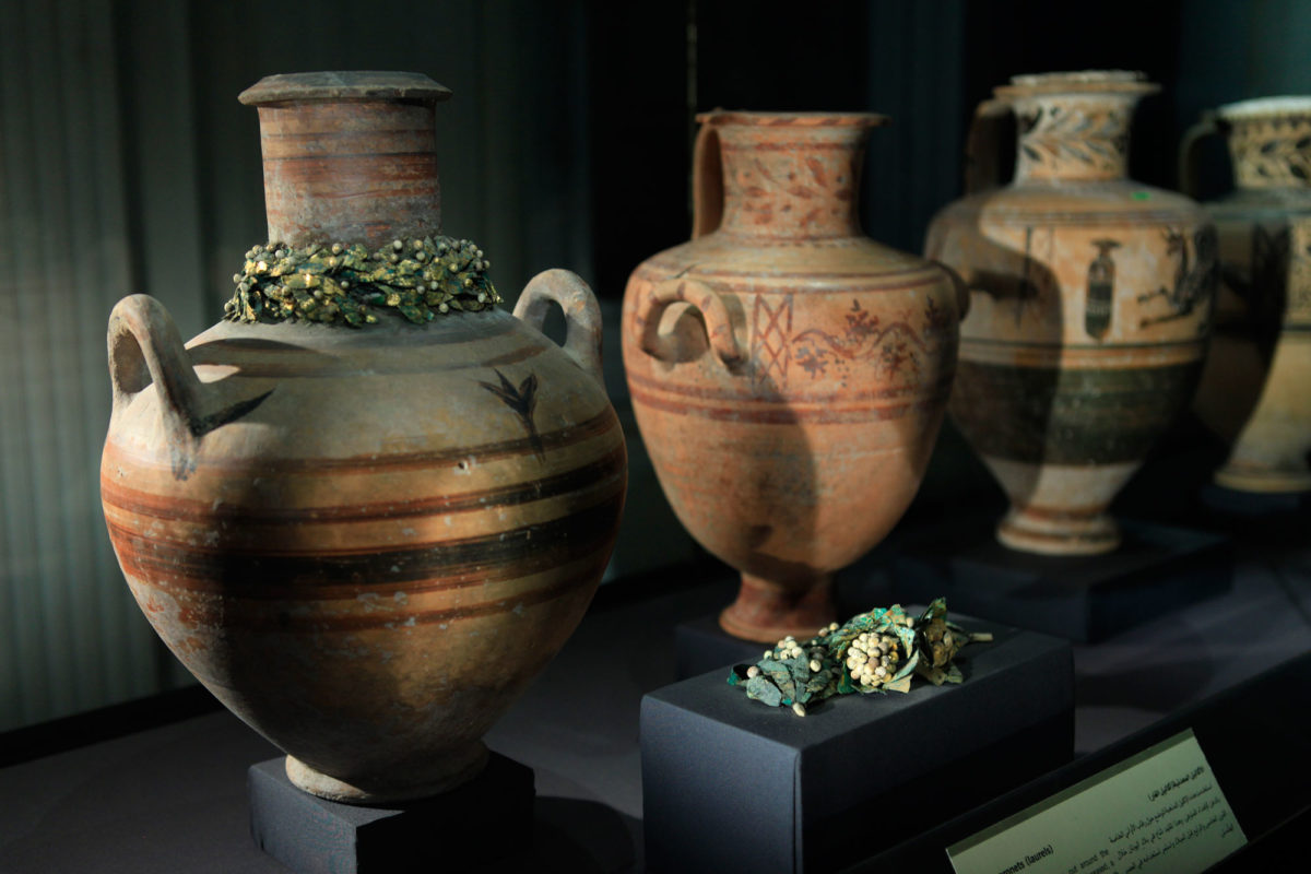 Υδρίες τύπου Hadra που βρέθηκαν στο Σάτμπυ. 