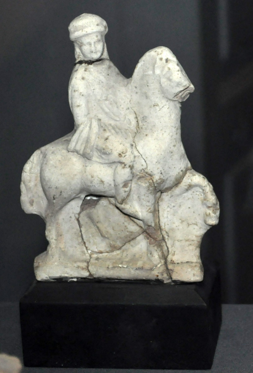 Ειδώλιο νεαρού Μακεδόνα από το Σάτμπυ. 