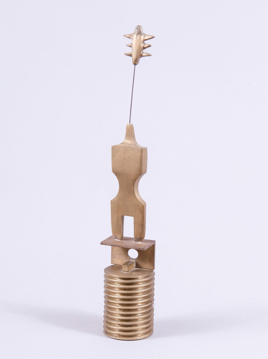 Έργο του γλύπτη Takis (φωτ.: Μουσείο Κυκλαδικής Τέχνης).