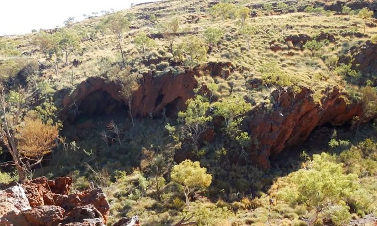 Η σπηλιά Τζούουκαν 2 που καταστράφηκε κατά τη διάρκεια εργασιών με εκρηκτικά. Φωτ.: The Puutu Kunti Kurrama and Pinikura Aboriginal Corporation.