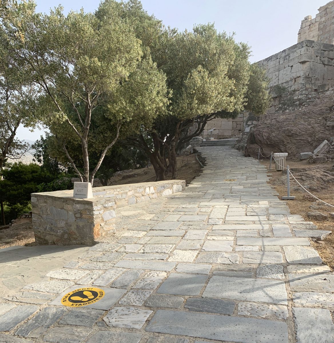 Το ΥΠΠΟΑ έχει εκπονήσει, σύμφωνα με τις οδηγίες του ΕΟΔΥ, σχέδιο ασφαλούς λειτουργίας των αρχαιολογικών χώρων, με γνώμονα την προστασία τόσο των εργαζομένων, όσο και των επισκεπτών (φωτ.: ΥΠΠΟΑ). 