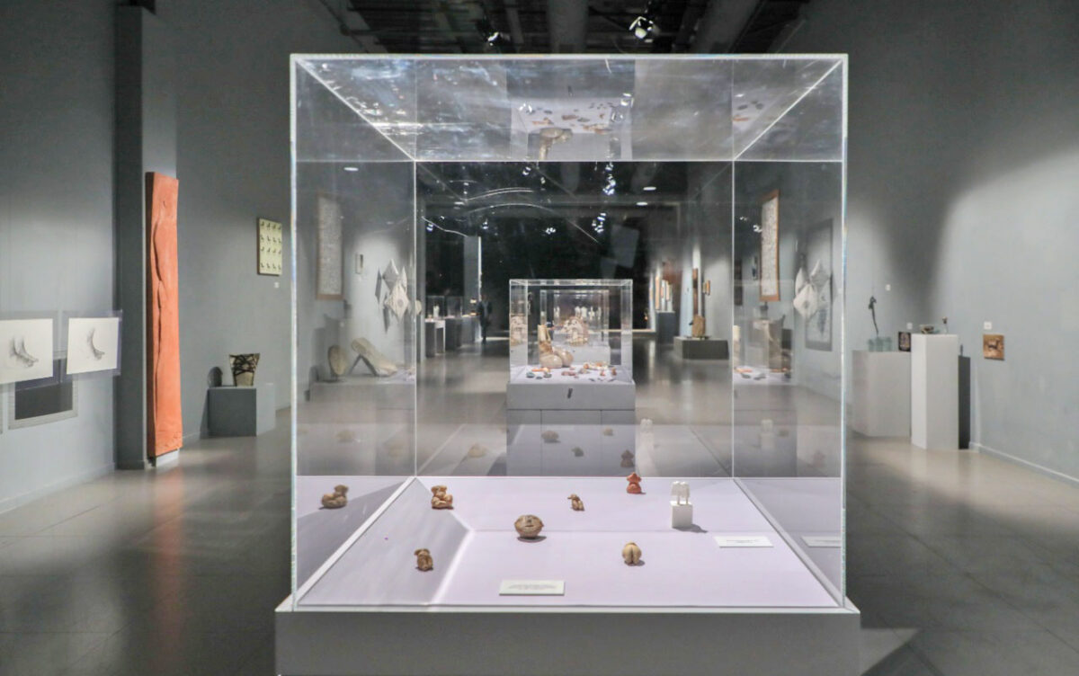 Άποψη της έκθεσης «Διαχρονίες» η οποία παρουσιάζεται στο Κέντρο Πολιτισμού «Ελληνικός Κόσμος».