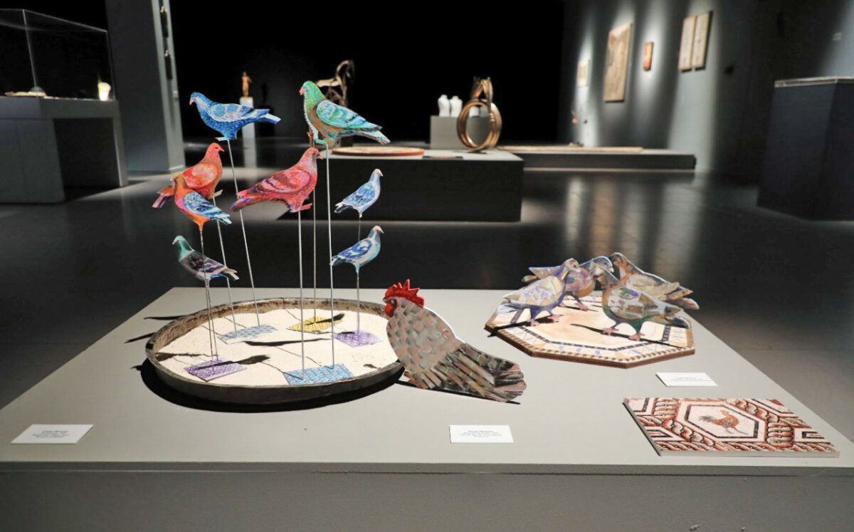 Άποψη της έκθεσης «Διαχρονίες» η οποία παρουσιάζεται στο Κέντρο Πολιτισμού «Ελληνικός Κόσμος».