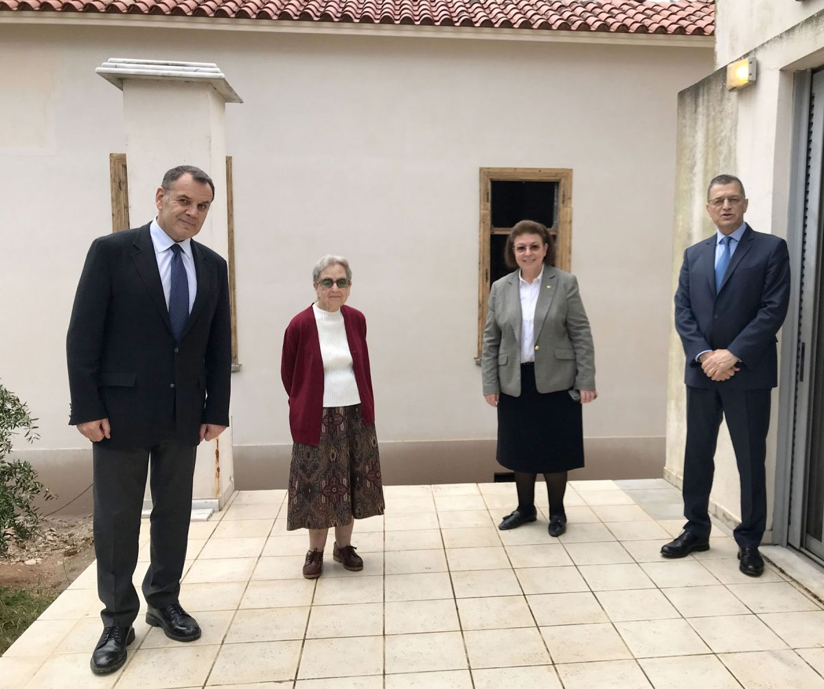 Ο Υπουργός Εθνικής Άμυνας Νίκος Παναγιωτόπουλος, η εγγονή του Παύλου Μελά Ναταλία Ιωαννίδη, η Υπουργός Πολιτισμού και Αθλητισμού Λίνα Μενδώνη και ο υφυπουργός Εθνικής Άμυνας Αλκιβιάδης Στεφανής (φωτ.: ΥΠΠΟΑ).