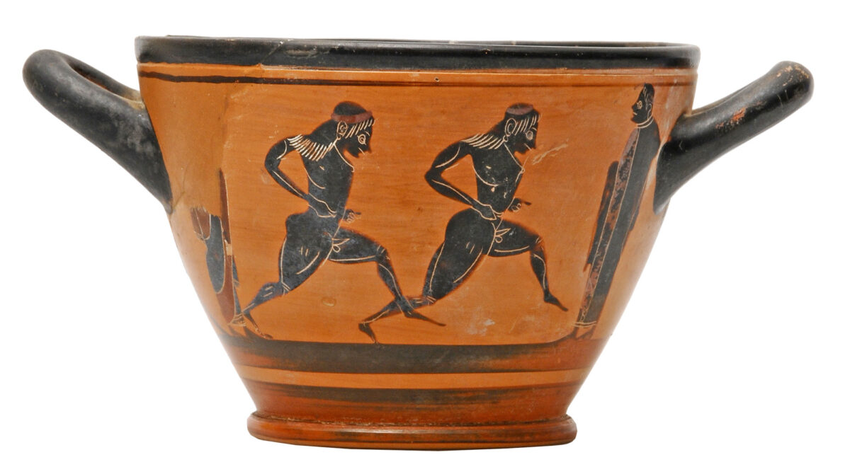 Ο μελανόμορφος σκύφος που επεστράφη πρόσφατα από το Αρχαιολογικό Μουσείο του Πανεπιστημίου του Münster, της Γερμανίας (φωτ.: ΥΠΠΟΑ).