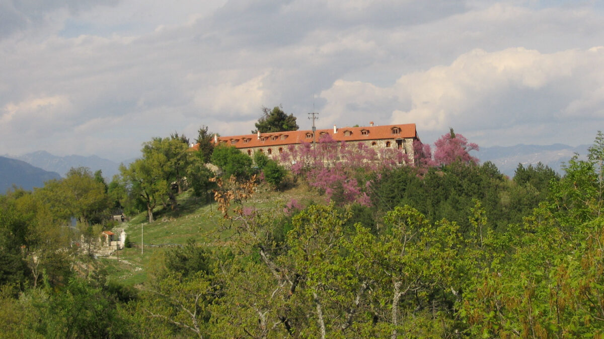 Μεγάλη καταστροφή στο μοναστήρι της Βαρνάκοβας από πυρκαγιά