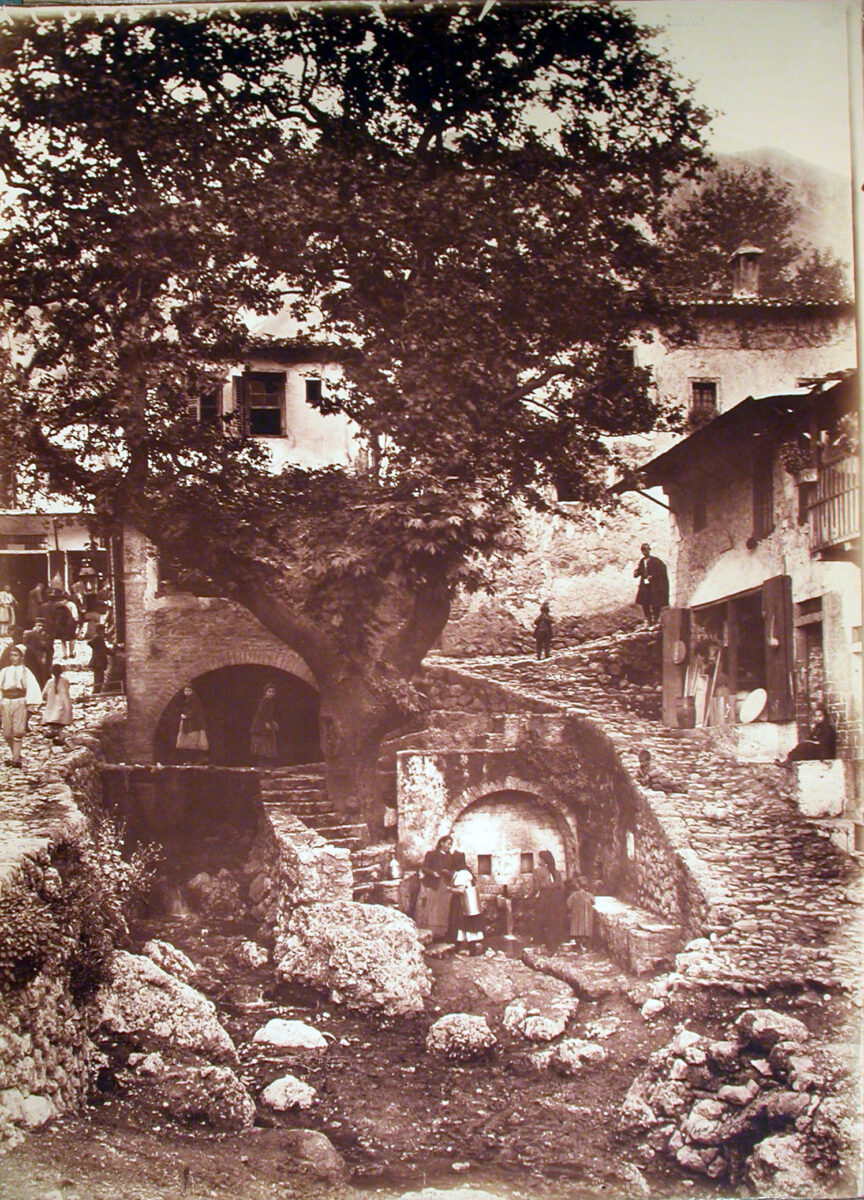 Παραμυθιά, Ήπειρος. Ασπρόμαυρη φωτογραφία του Fred Boissonnas (φωτ.: ΑΠΕ-ΜΠΕ).