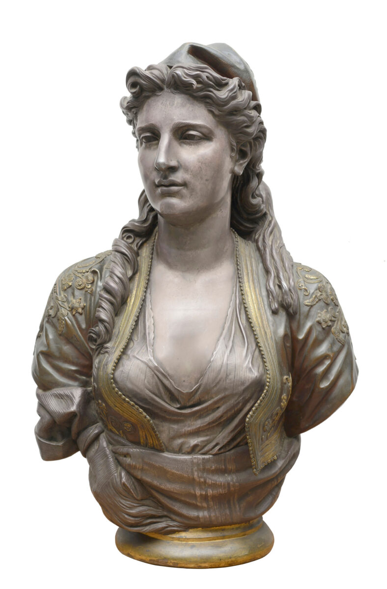 Charles-Henri-Joseph Cordier (1827-1905), «Ελληνίδα, 1873». Μπρούντζος επιχρυσωμένος, επαργυρωμένος και επισμαλτωμένος. Ύψος 75 εκ., μήκος 45 εκ., διάμετρος βάσης 21 εκ. Συλλογή Θανάση και Μαρίνας Μαρτίνου.