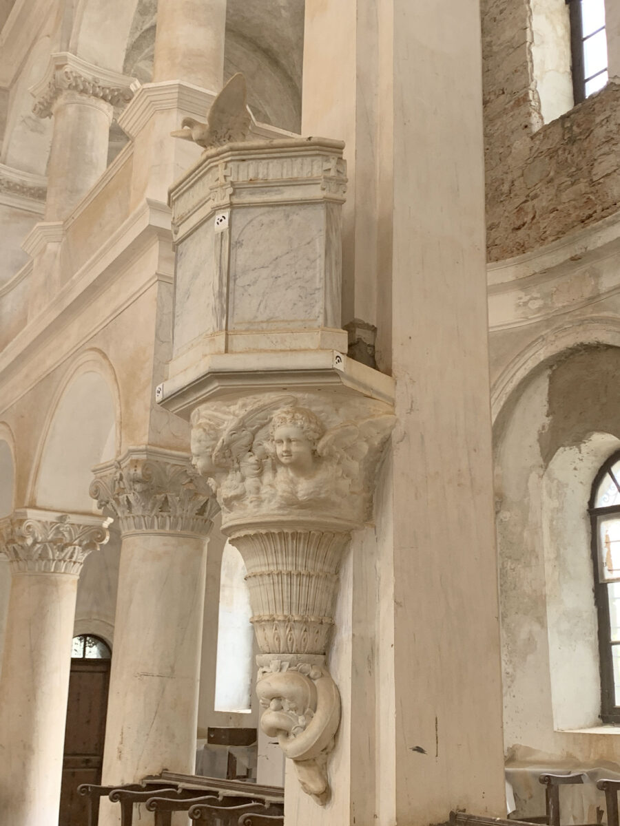 Άποψη του εσωτερικού του ναού του Αγίου Γεωργίου Σαντραπέ στο Καστελόριζο (φωτ.: ΥΠΠΟΑ).