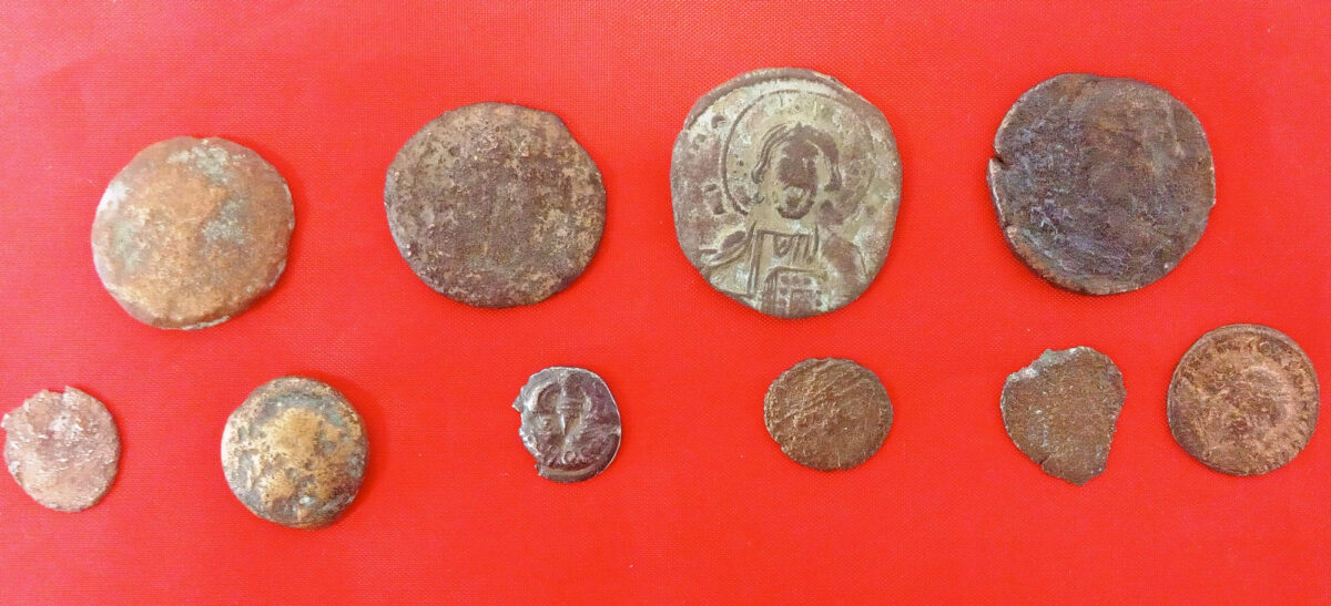Σύλληψη δύο ατόμων για κατοχή αρχαίων νομισμάτων