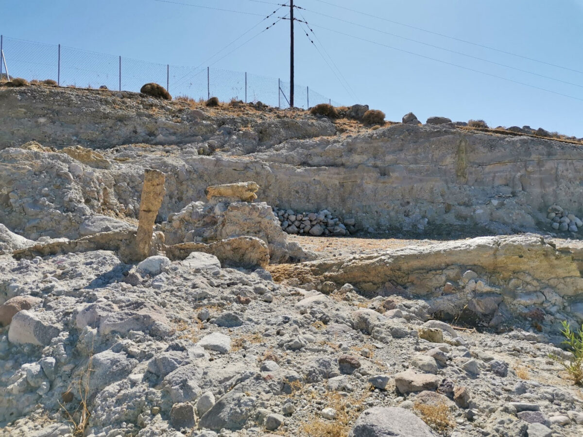Εντυπωσιακή απολιθωματοφόρα θέση στον οδικό άξονα Καλλονής-Σιγρίου.