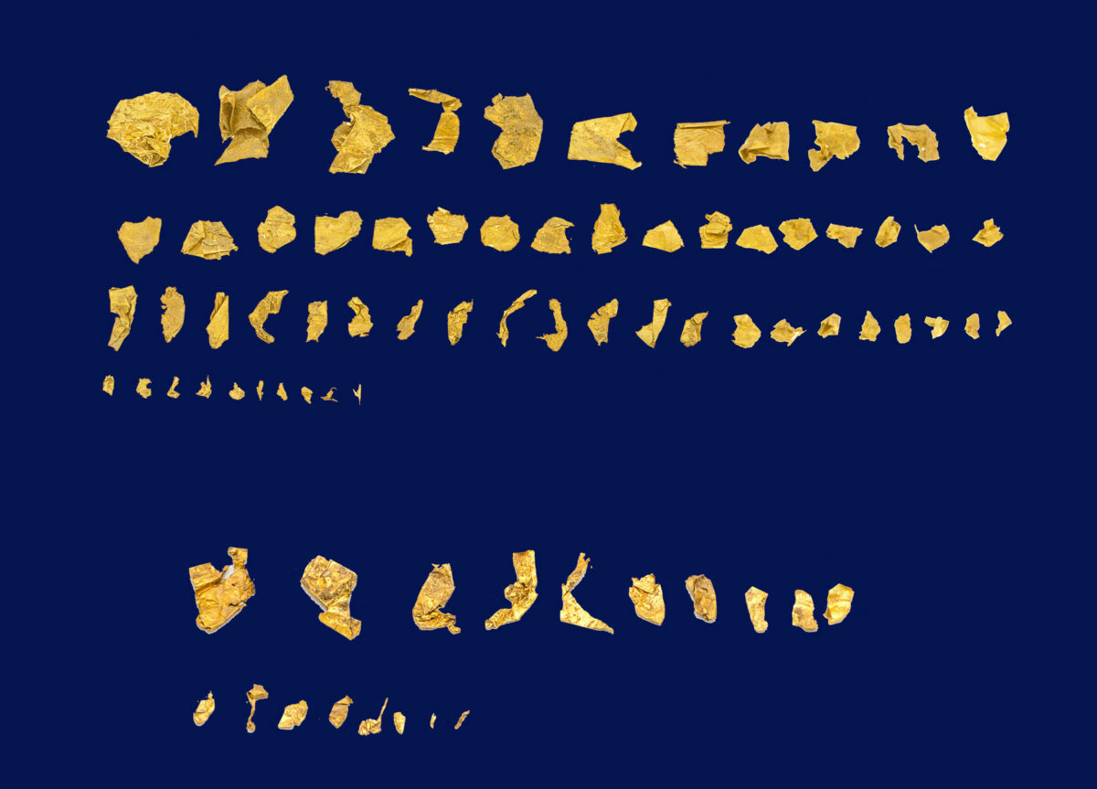 Μέρος των χρυσών ελασμάτων που βρέθηκαν στη Ζώμινθο (φωτ.: ΥΠΠΟΑ).