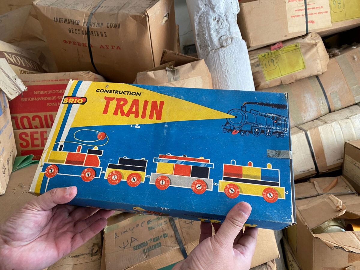 Παιδικό παιχνίδι που βρέθηκε στα κιβώτια (φωτ.: ΥΠΠΟΑ).