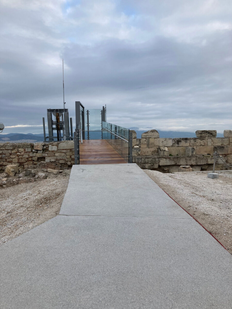 Η πλατφόρμα εξόδου στην Ακρόπολη (φωτ.: ΥΠΠΟΑ).