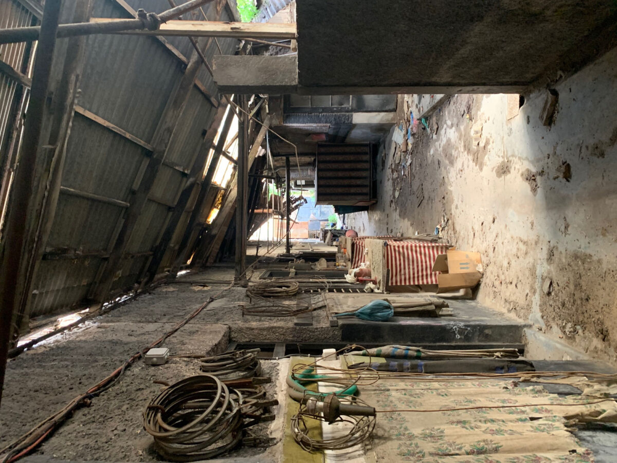 Στη «Βιοτεχνία Ελληνικών Μαντηλιών» (ΒΕΜ). Φωτ.: ΥΠΠΟΑ.