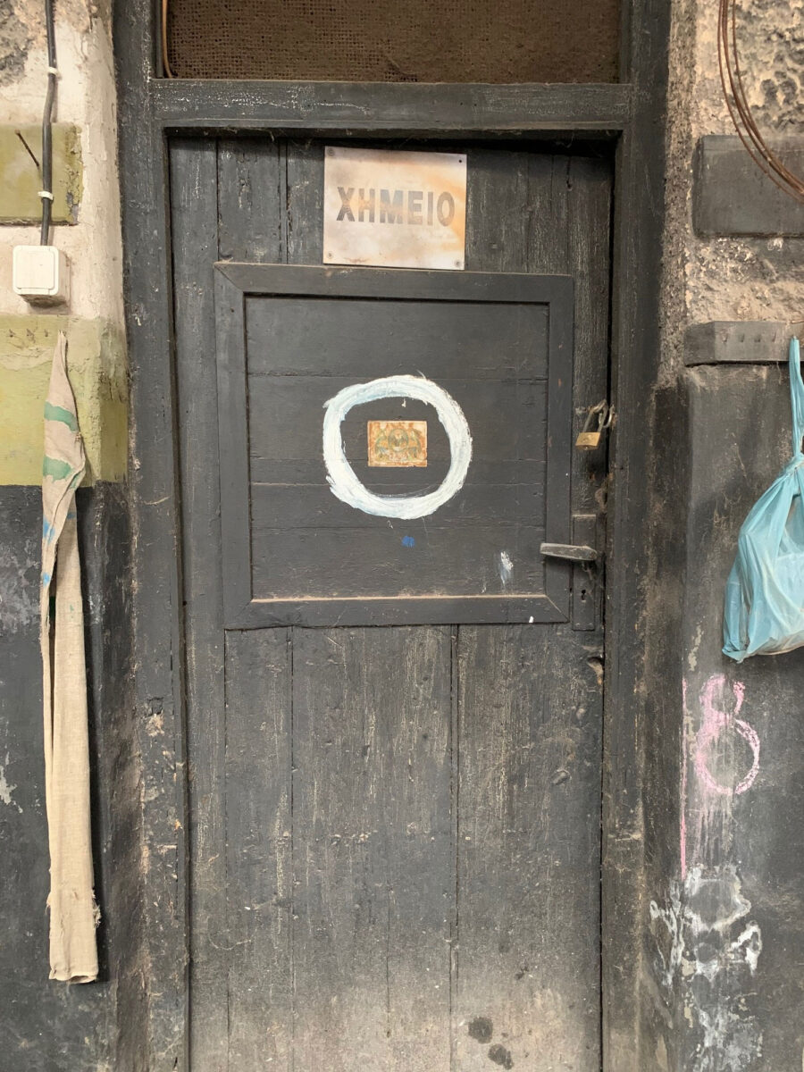 Στη «Βιοτεχνία Ελληνικών Μαντηλιών» (ΒΕΜ). Φωτ.: ΥΠΠΟΑ.