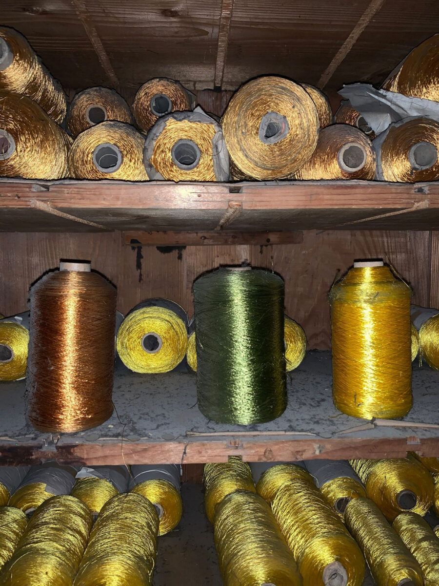 Στη «Βιοτεχνία Ελληνικών Μαντηλιών» (ΒΕΜ). Φωτ.: ΥΠΠΟΑ.