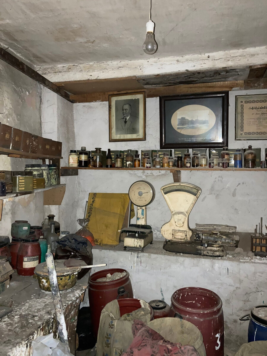 Στη «Βιοτεχνία Ελληνικών Μαντηλιών» (ΒΕΜ). Φωτ.: ΥΠΠΟΑ.