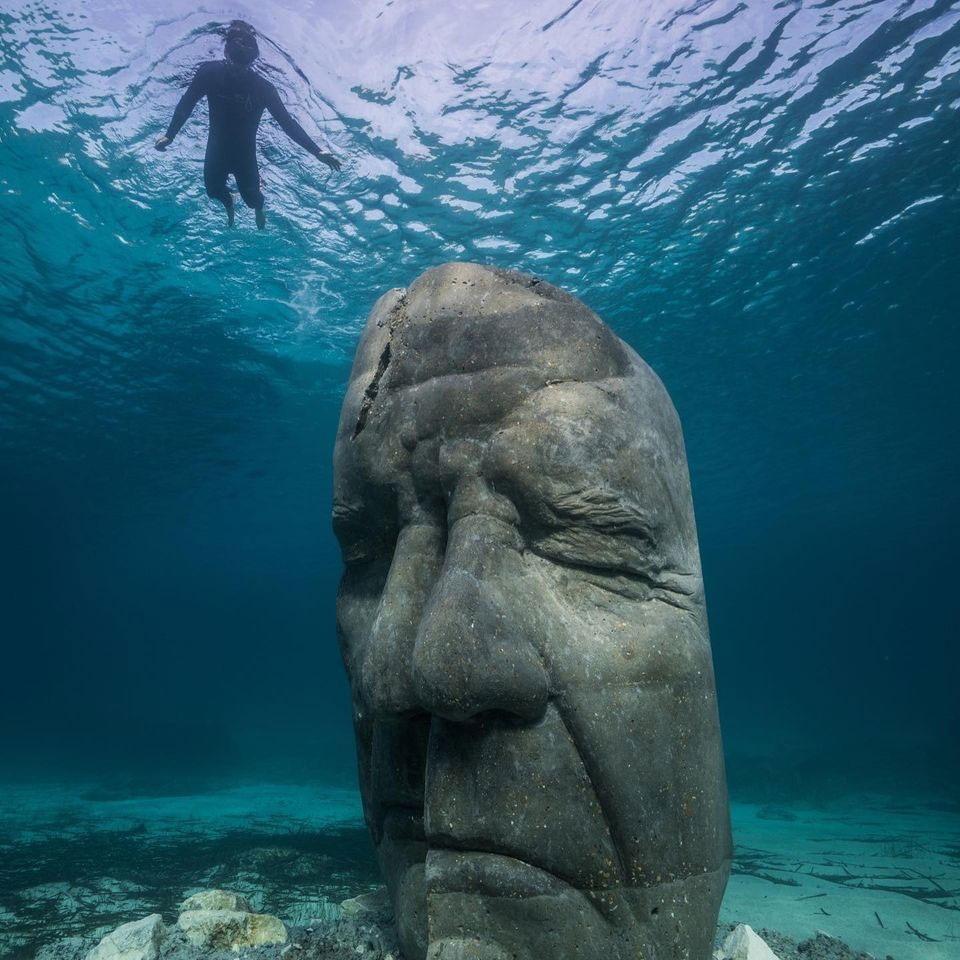 Τοποθετήθηκαν τα πρώτα έργα στο Υποβρύχιο Μουσείο των Καννών