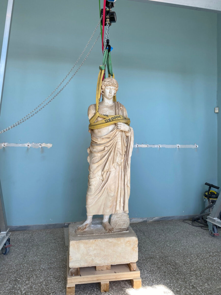 Το άγαλμα του Αντίνοου στο Αρχαιολογικό Μουσείο Ελευσίνας (φωτ.: ΥΠΠΟΑ).