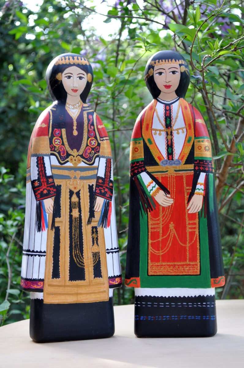 Κούκλες «ντυμένες» με παράδοση