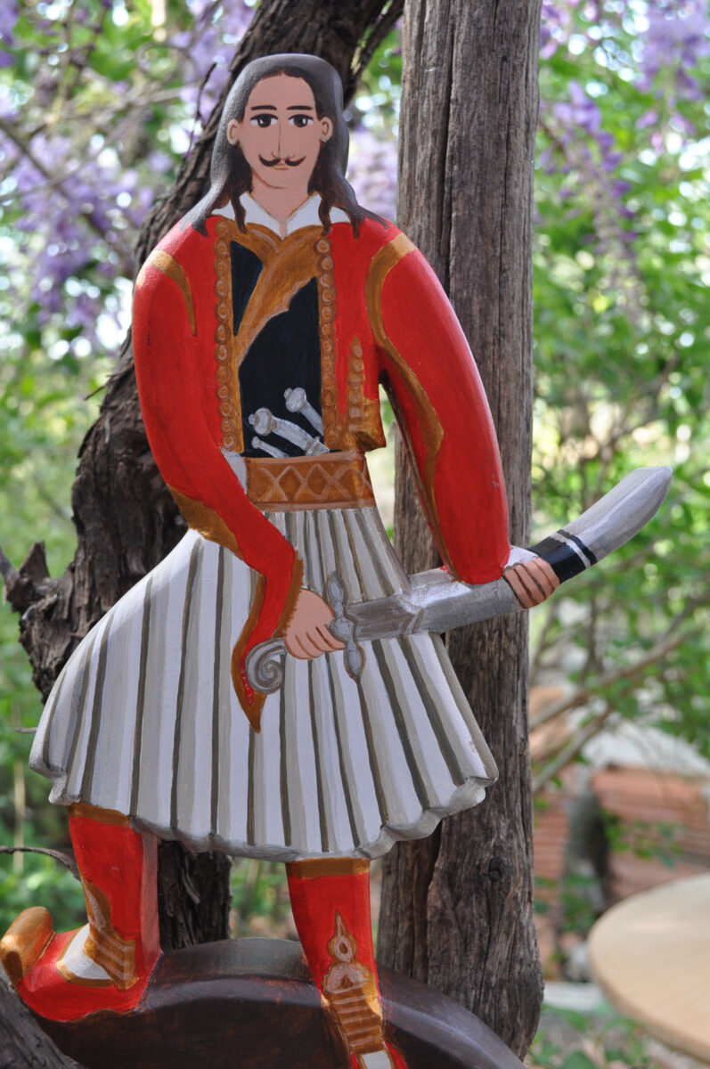 Ξύλινη κούκλα της Ειρήνης Κουρτζέλλη (φωτ.: Ειρήνη Κουρτζέλλη).