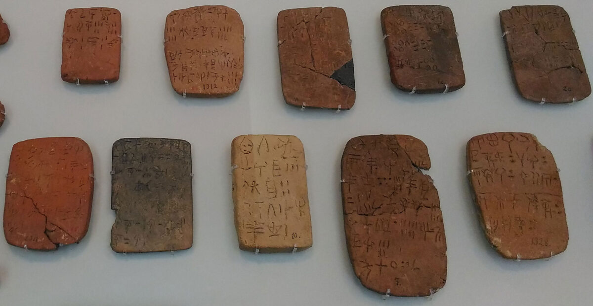 Πινακίδες Γραμμικής Α στο Αρχαιολογικό Μουσείο Ηρακλείου (φωτ.: ΑΠΕ-ΜΠΕ).