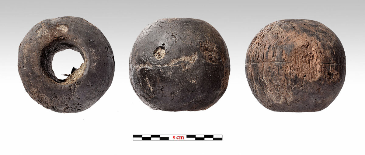 Ξύλινος κύλινδρος για την κύλιση της κεραίας στον ιστό (φωτ.: Π. Βεζυρτζής).