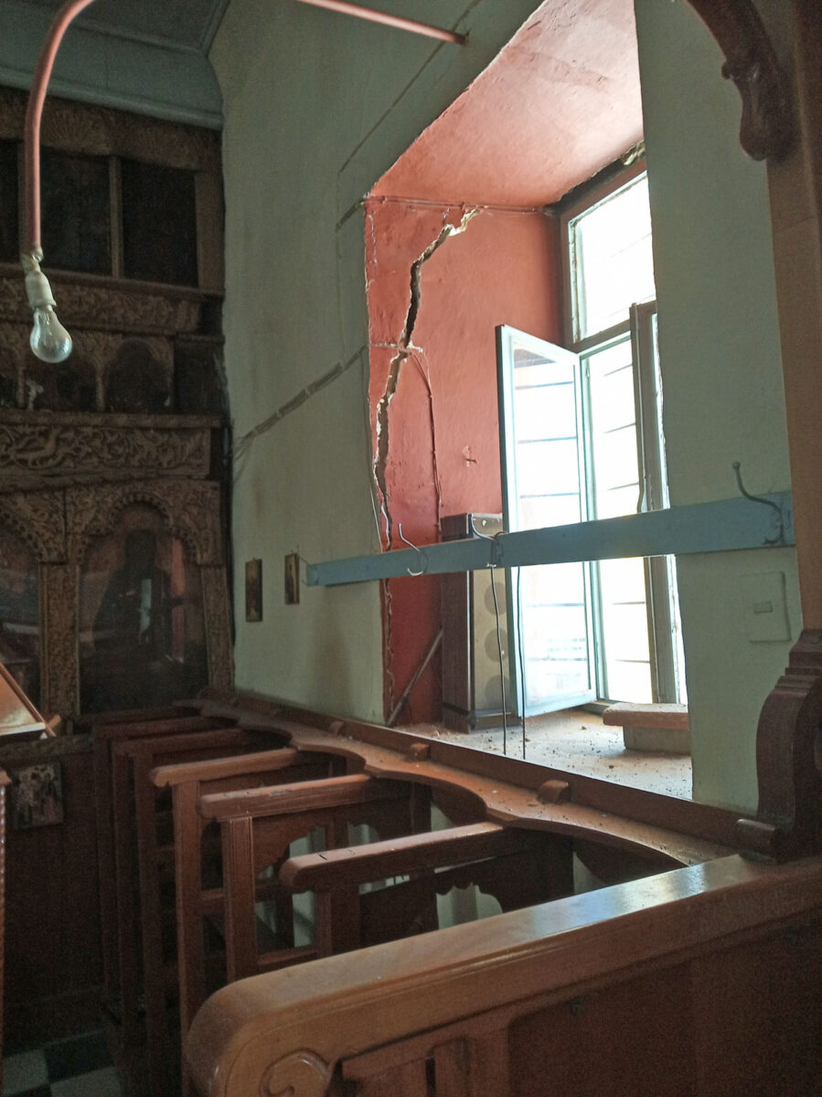 Εκτεταμένες είναι οι ρωγμές στον ναό Αγ. Νικολάου Βλάχων στον Τύρναβο, κηρυγμένο διατηρητέο μνημείο (φωτ.: ΥΠΠΟΑ).