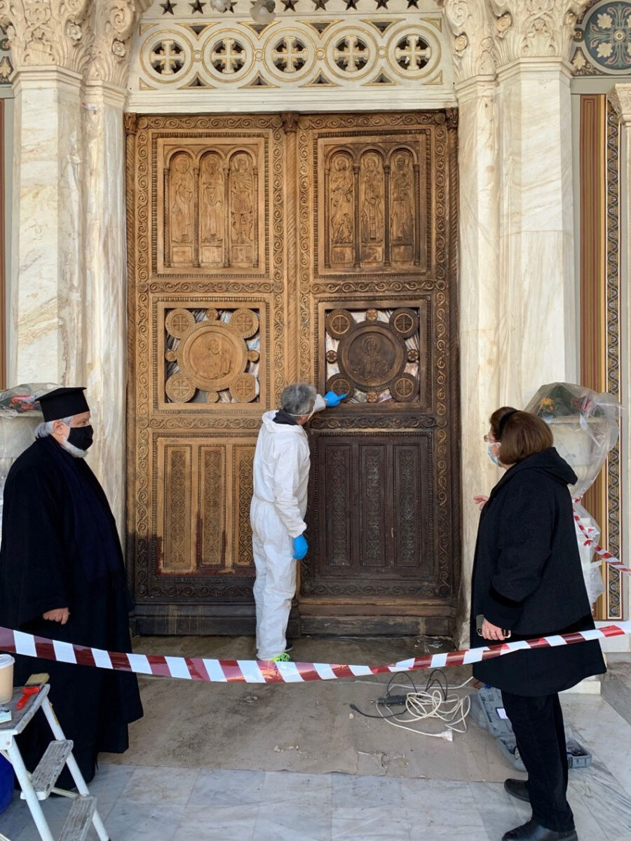 Συντηρείται η πύλη του Μητροπολιτικού Ναού Αθηνών