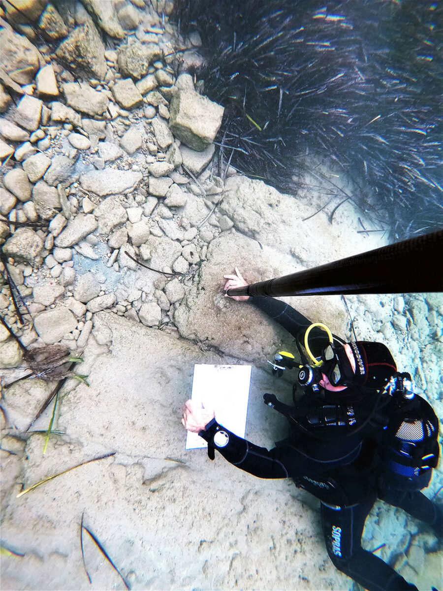 Λήψεις μετρήσεων για την εξάρτηση βυθισμένων δομών στον Πόρο (φωτ.: ΥΠΠΟΑ).