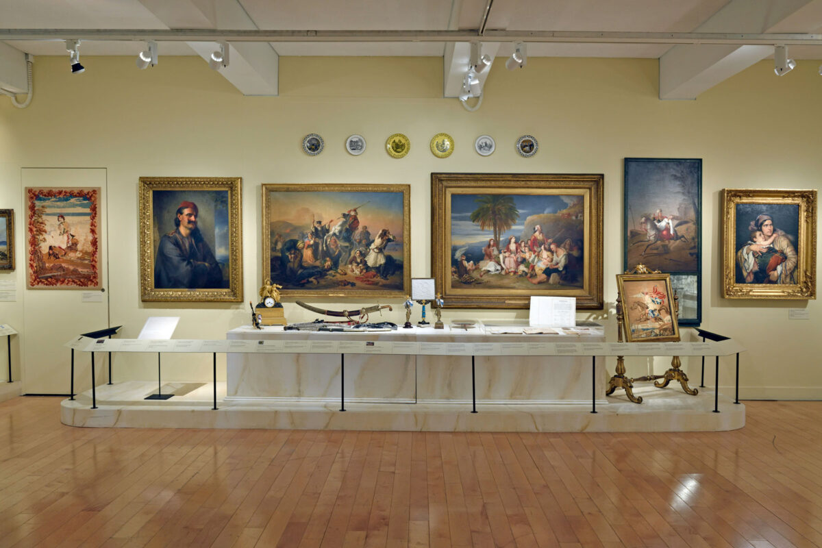Άποψη της έκθεσης «1821 Πριν και Μετά» στο Μουσείο Μπενάκη (φωτ.: Μουσείο Μπενάκη).