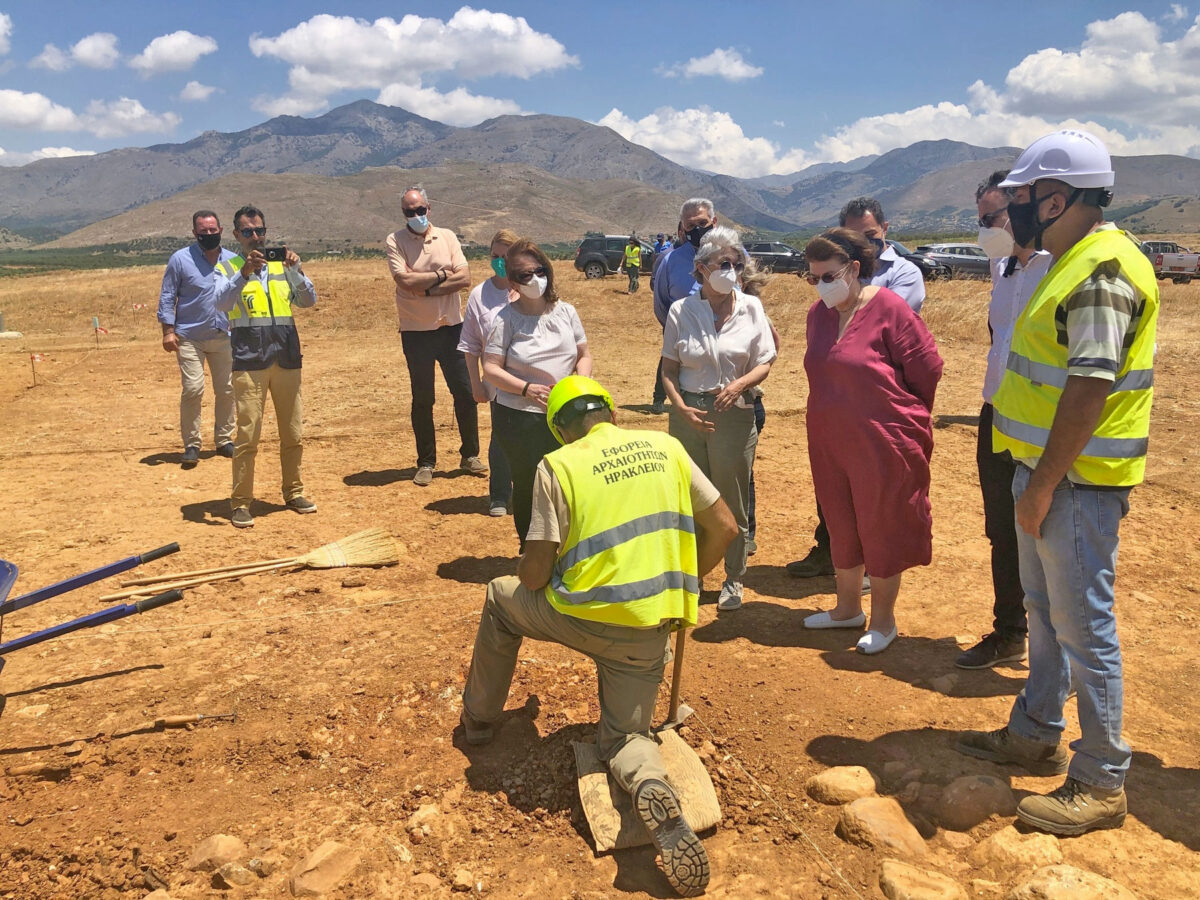 Αυτοψία στο αεροδρόμιο Καστελίου (φωτ.: ΥΠΠΟΑ).