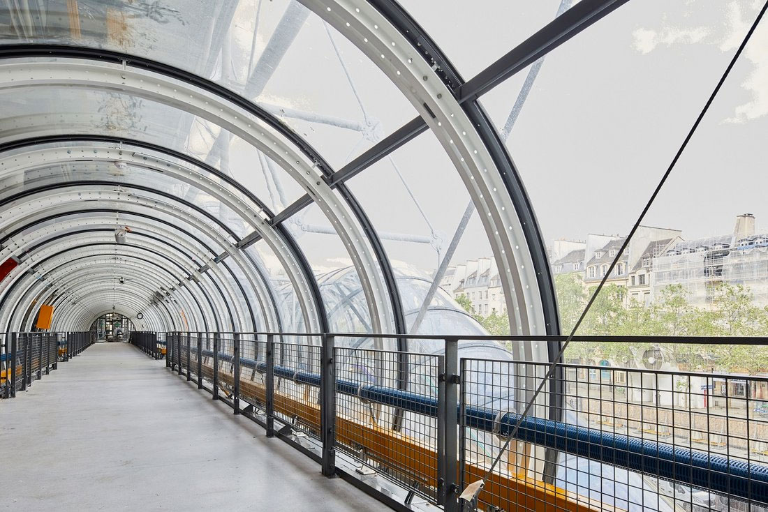 Ανακαινίστηκε η εμβληματική «κάμπια» του Κέντρου Πομπιντού