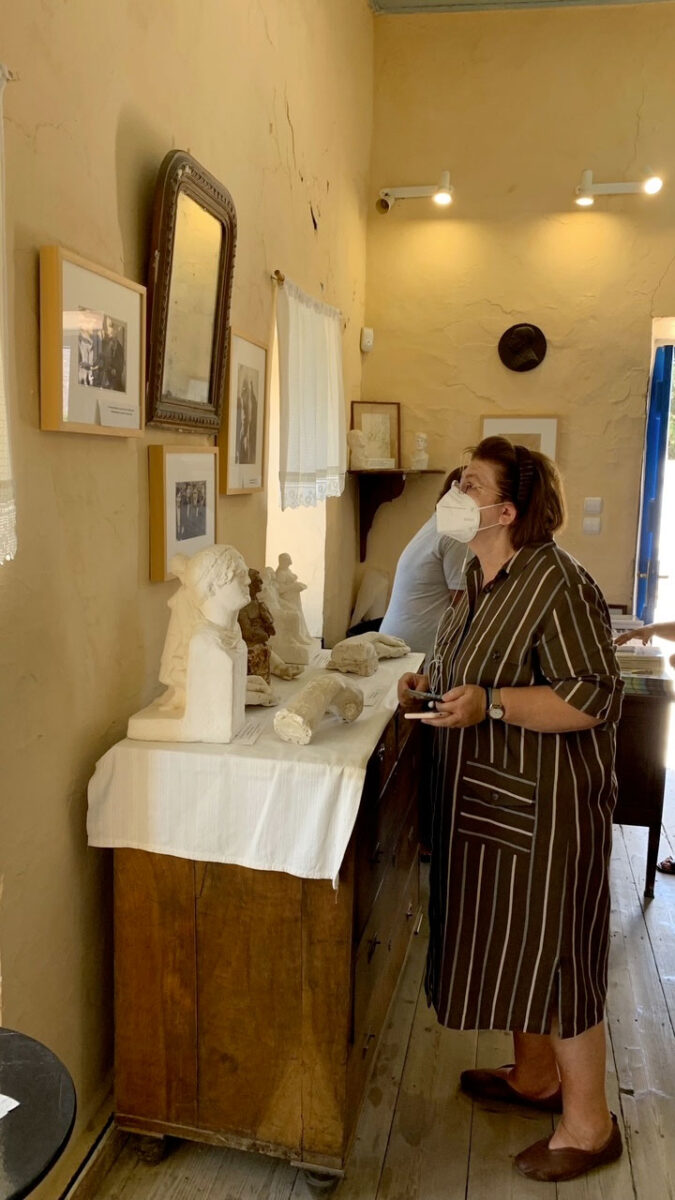 Η Λίνα Μενδώνη στο Μουσείο Χαλεπά (φωτ.: ΥΠΠΟΑ).