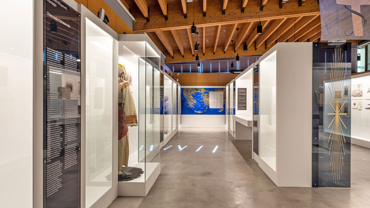 Άποψη της έκθεσης «ΕΠΑΝΑCYΣΤΑΣΗ ’21: Χίος» στο Μουσείο Μαστίχας Χίου.