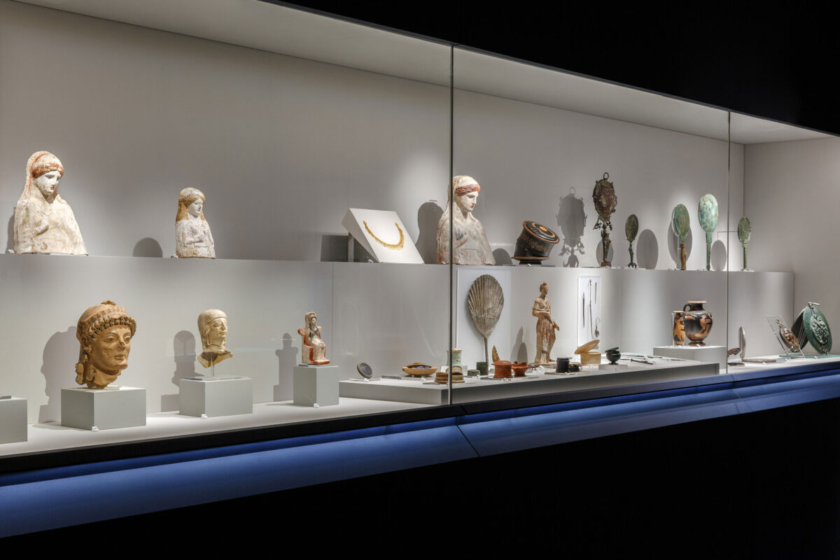 Άποψη της έκθεσης. Φωτ.: Πάρις Ταβιτιάν © Μουσείο Κυκλαδικής Τέχνης.