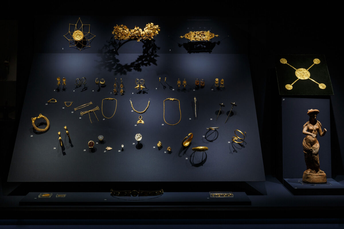 Άποψη της έκθεσης. Φωτ.: Πάρις Ταβιτιάν © Μουσείο Κυκλαδικής Τέχνης.