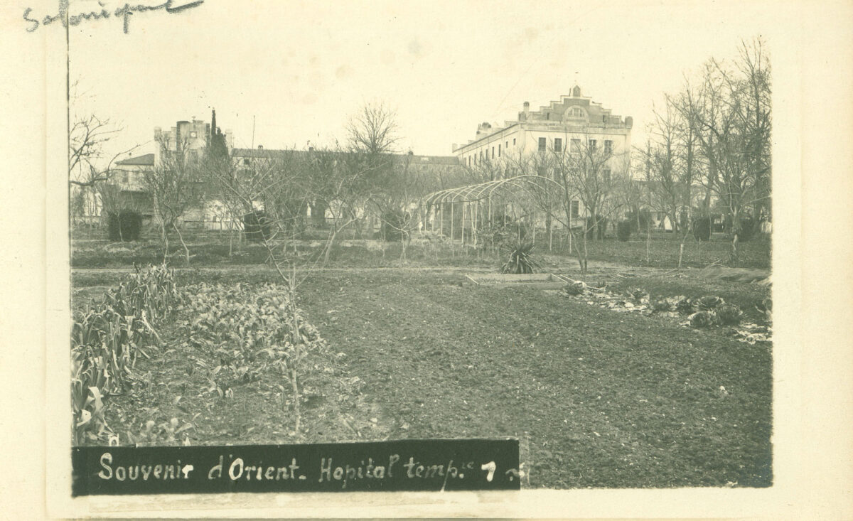 Η Μονή Λαζαριστών σε καρτ ποστάλ εποχής (φωτ.: ΑΠΕ-ΜΠΕ / Γ. Τσουβάλογλου, Μονή Λαζαριστών).