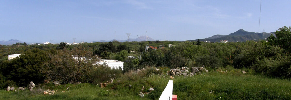 Η ακρώρεια του Βρύσινα από το Πανεπιστήμιο και η περιοχή της.