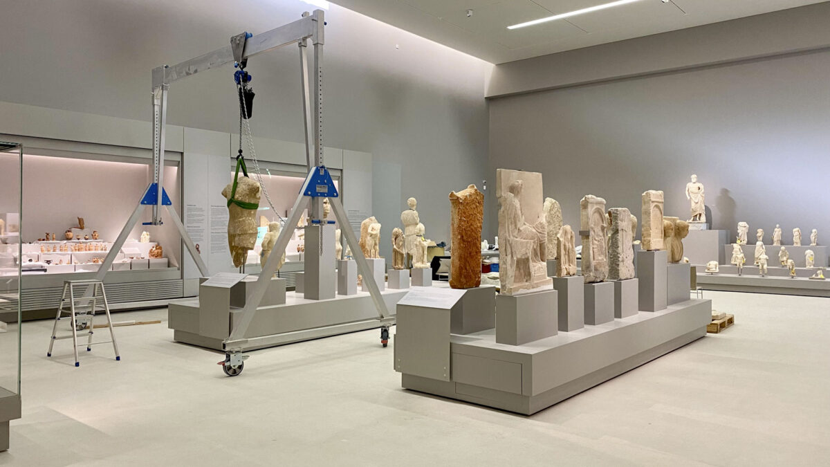 Αυτοψία στο υπό κατασκευή Αρχαιολογικό Μουσείο Χανίων πραγματοποίησε η Υπουργός Πολιτισμού και Αθλητισμού Λίνα Μενδώνη (φωτ.: ΥΠΠΟΑ).