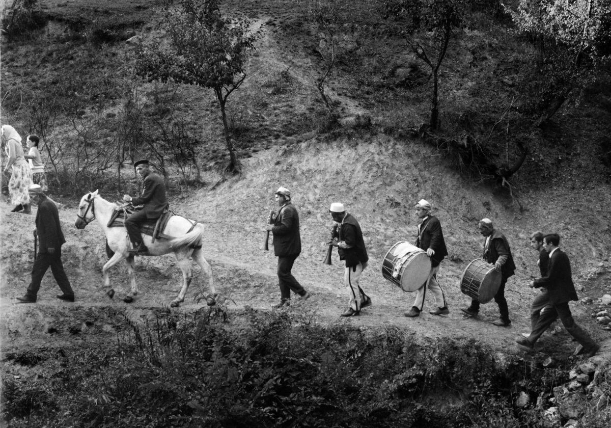 Martin Koenig, Γαμήλια πομπή, Globočica, περιοχή Gora, Κόσοβο, 1970.