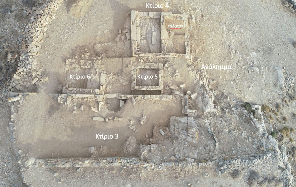 Εικ. 3. Αεροφωτογραφία του ιερού της Δήμητρας και Κόρης (φωτ.: Α. Μαζαράκης Αινιάν).