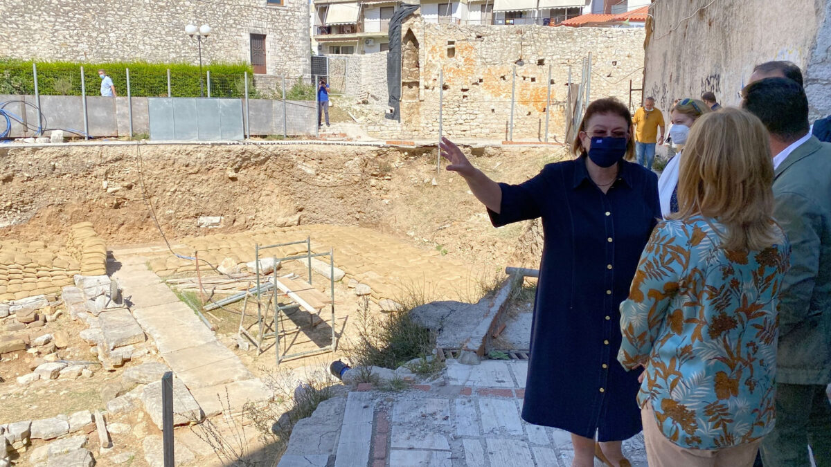 Αυτοψία στο μικρό θέατρο Αμβρακίας (φωτ.: ΥΠΠΟΑ).