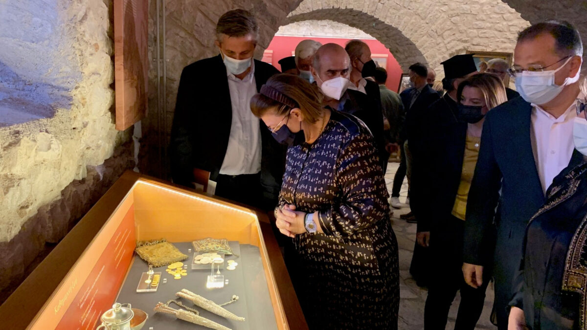 Ξενάγηση στην έκθεση στο Κάστρο (φωτ.: ΥΠΠΟΑ).